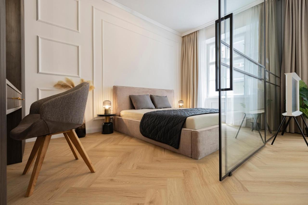 Geneve - Old Town Apartment บราติสลาวา ภายนอก รูปภาพ