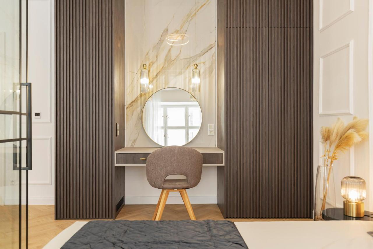 Geneve - Old Town Apartment บราติสลาวา ภายนอก รูปภาพ