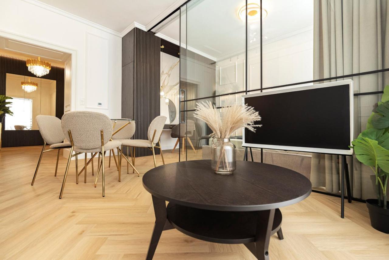 Geneve - Old Town Apartment บราติสลาวา ภายนอก รูปภาพ