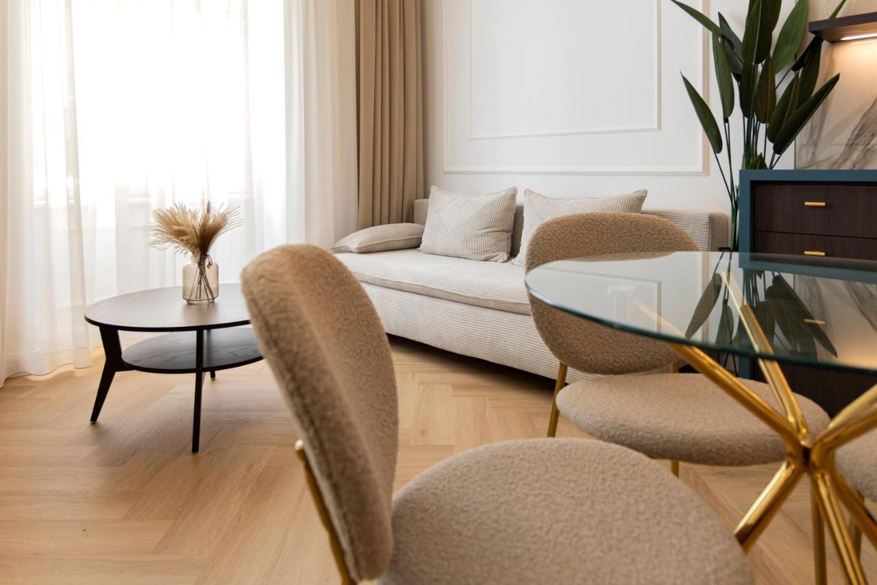 Geneve - Old Town Apartment บราติสลาวา ภายนอก รูปภาพ