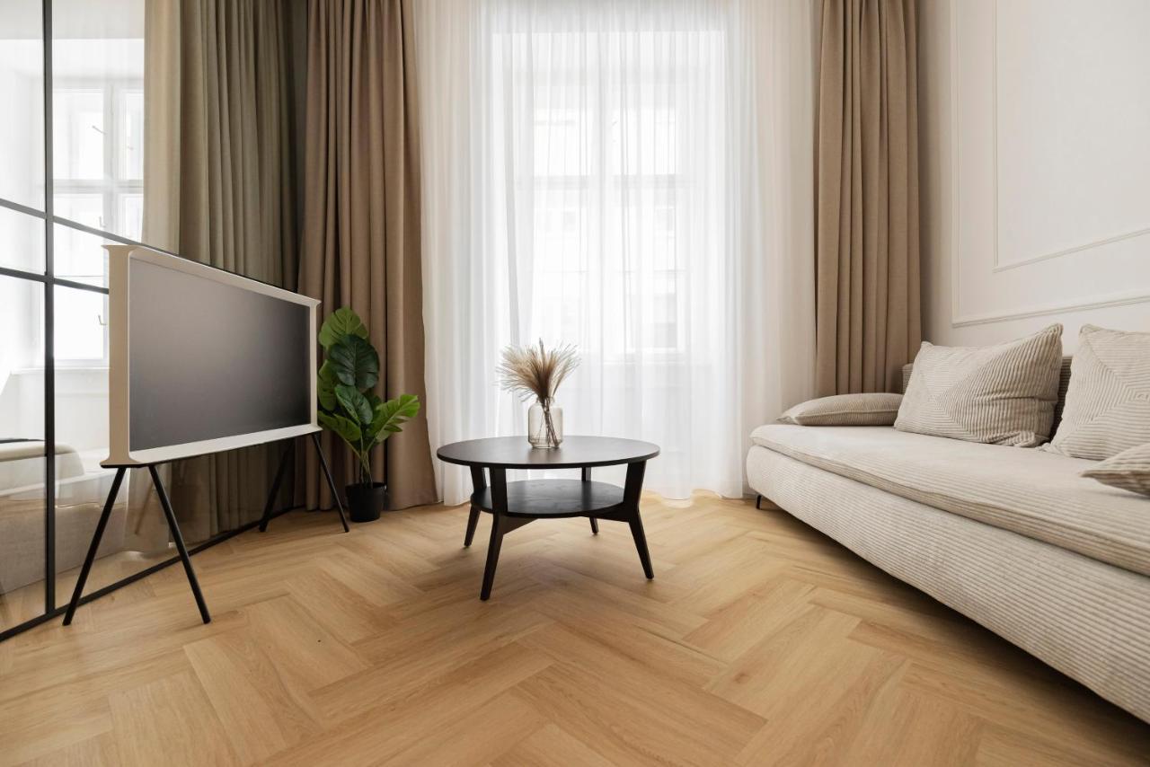 Geneve - Old Town Apartment บราติสลาวา ภายนอก รูปภาพ