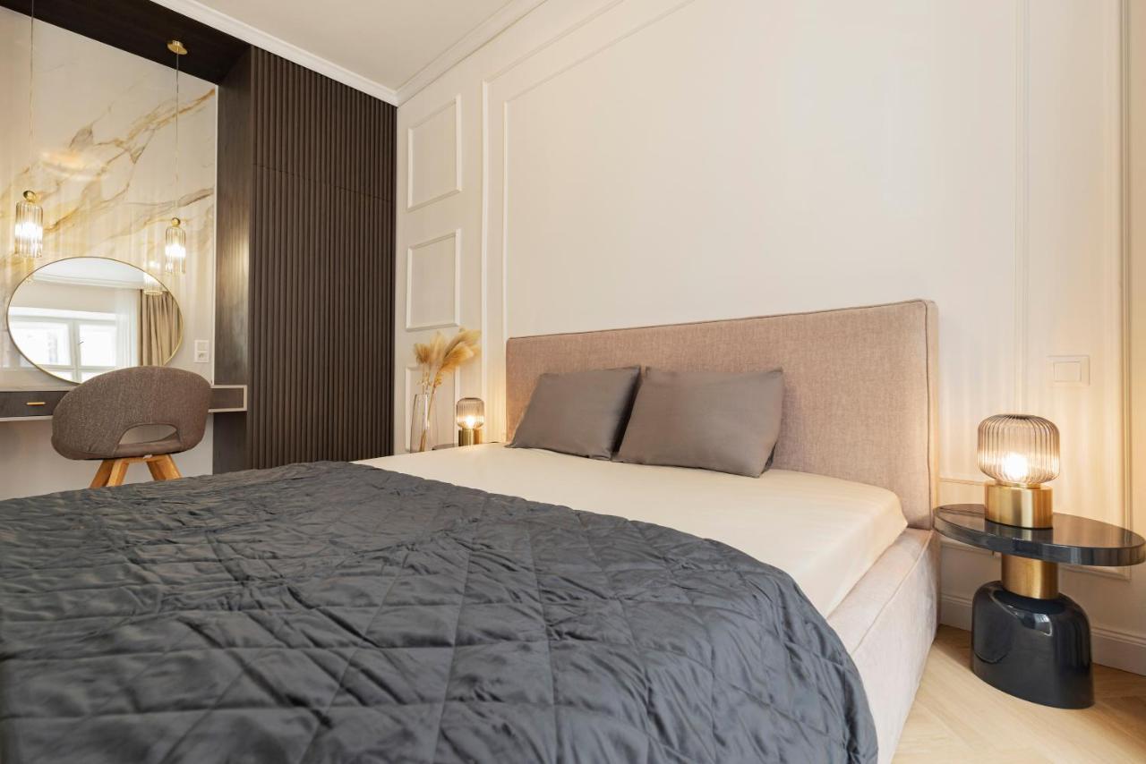 Geneve - Old Town Apartment บราติสลาวา ภายนอก รูปภาพ