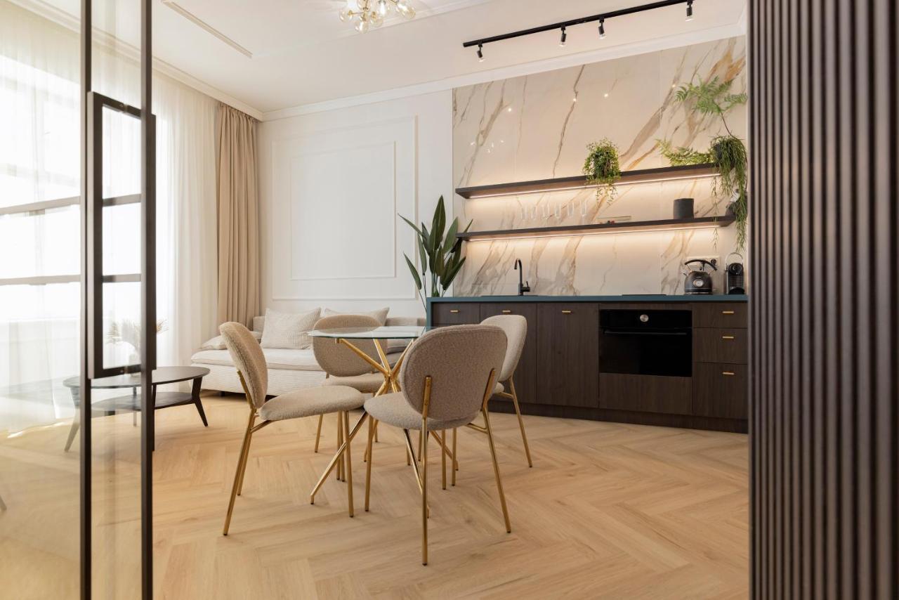 Geneve - Old Town Apartment บราติสลาวา ภายนอก รูปภาพ