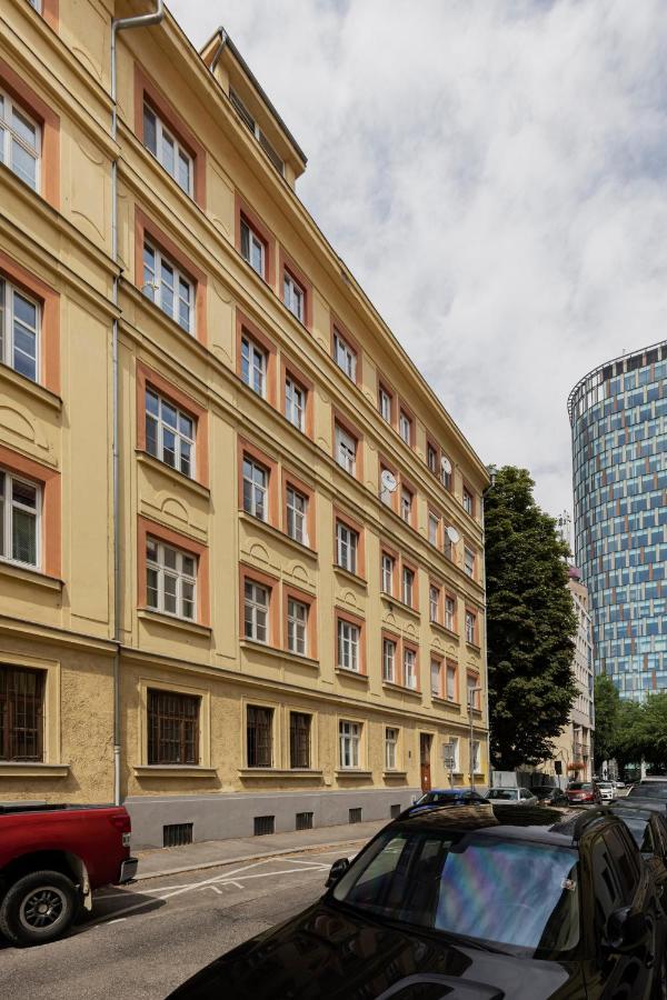 Geneve - Old Town Apartment บราติสลาวา ภายนอก รูปภาพ