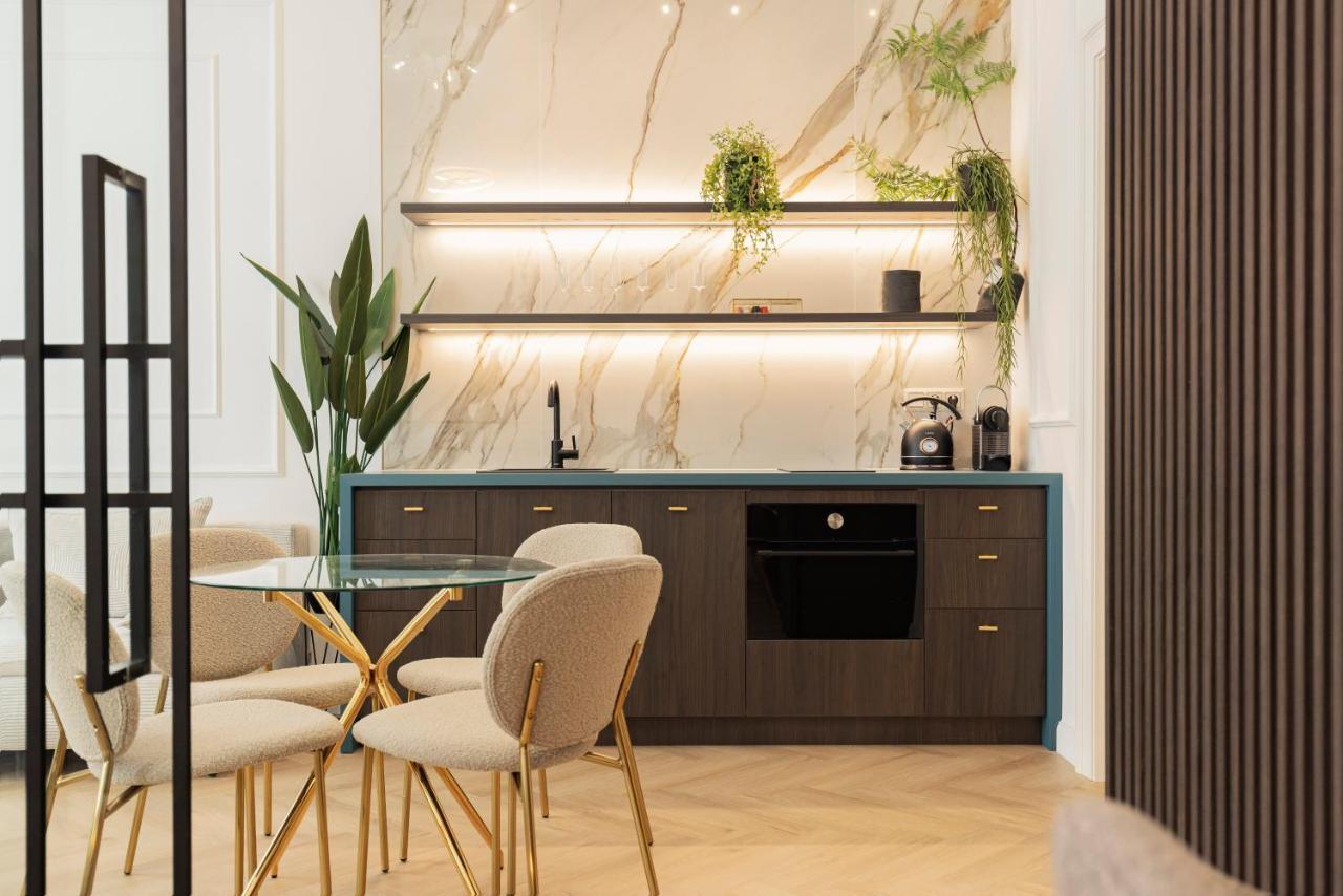 Geneve - Old Town Apartment บราติสลาวา ภายนอก รูปภาพ